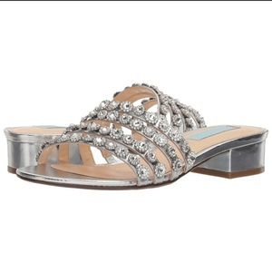 ✅Betsy Johnson Sandals 🩴 ✅